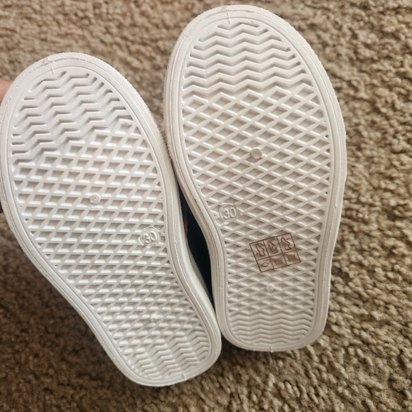 Little girl shoes size 10 brand new without tags - Picture 2 of 2